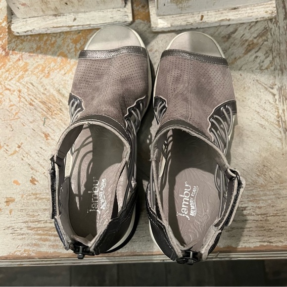 Jambu Gray Sporty Sandals with Elastic Panels - Picture 6 of 9